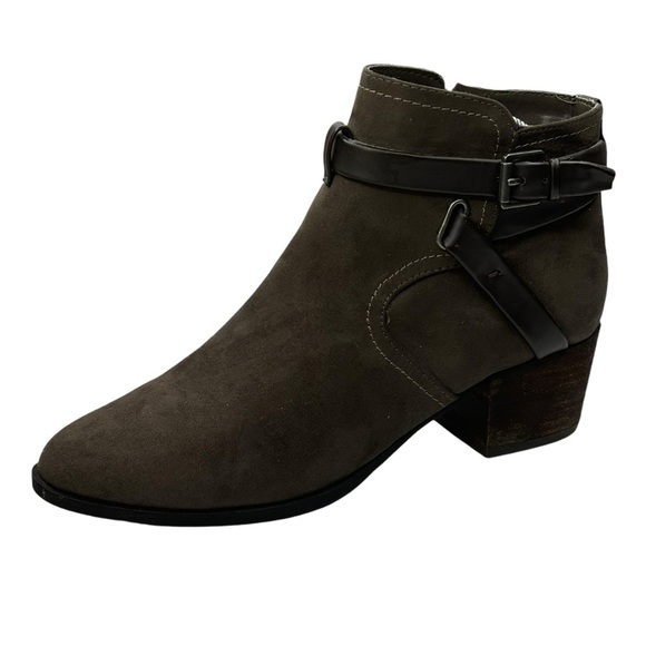 NEW UNISA Charcoal Gray Suede Side Zip Size 8.5m Adjustable Strap with Buckle - Picture 1 of 12